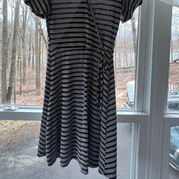 Caution to the wind Dress - Picture 3 of 3